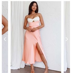 Selfie Leslie BELLA MIA TWIST BUST MIDI DRESS PEACH